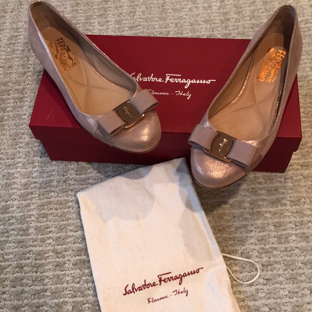 SALVATORE FERRAGAMO!!!!  Metallic flat.  Size5.5